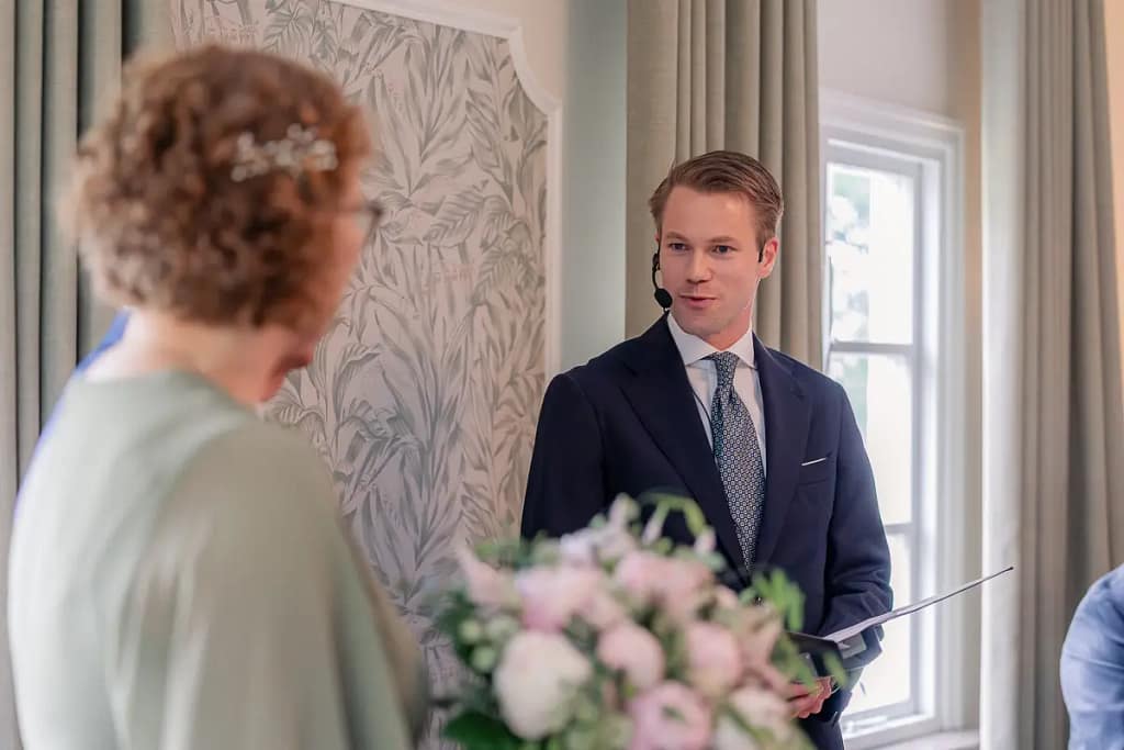 Borgerlig vigsel inomhus på Sörby Herrgård